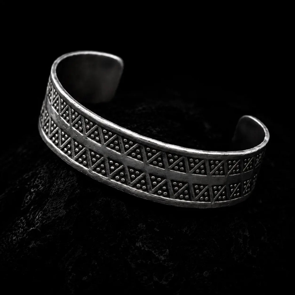 Triangle Stamped Armring in Sterling Silver