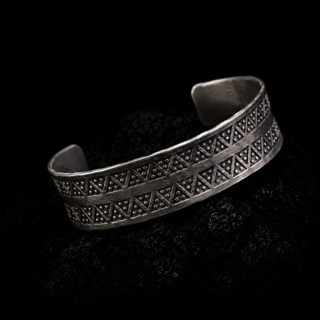 Triangle Stamped Armring in Sterling Silver