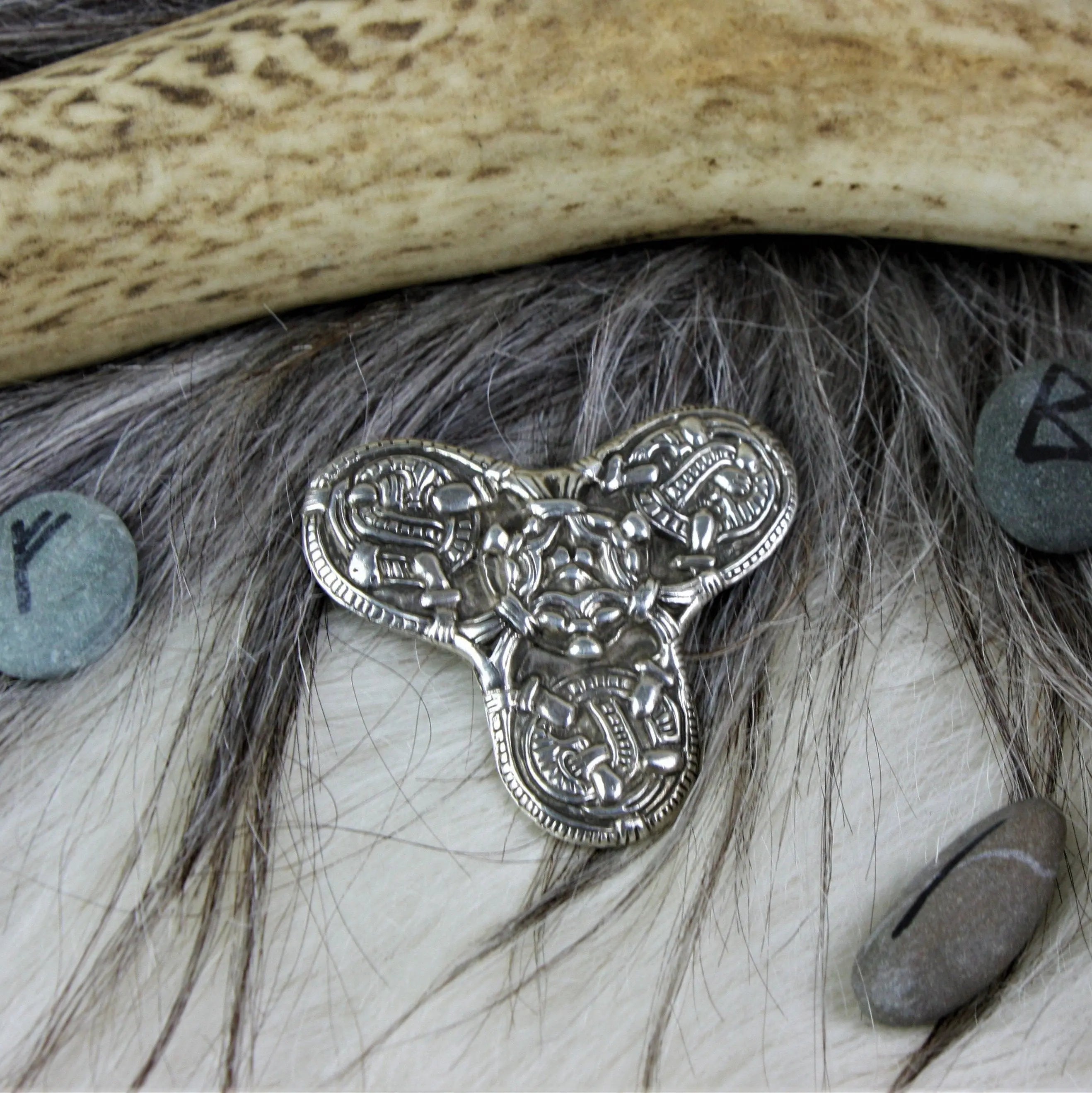 Replica Of Trefoil Brooch In Silver