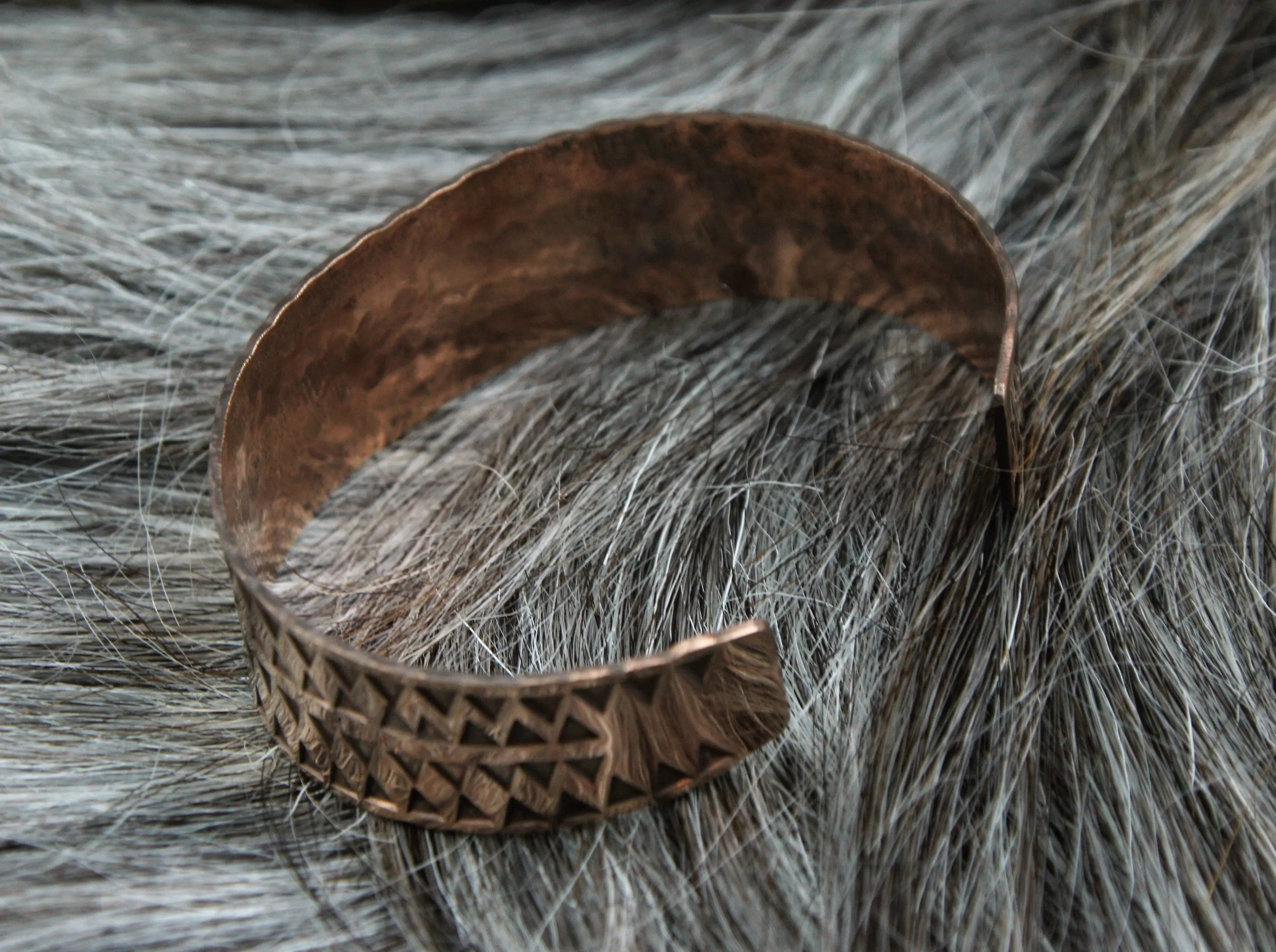  A beautiful piece of viking jewellery and history around your wrist